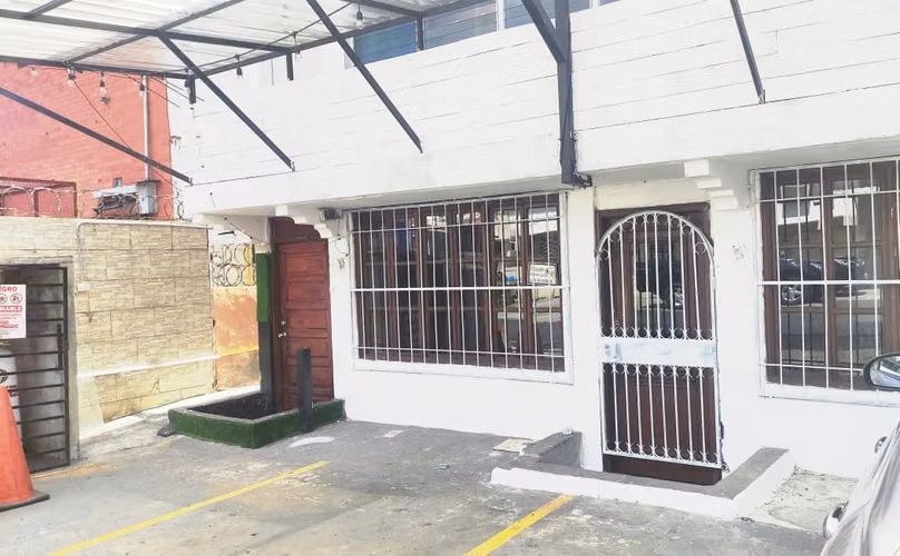 Oportunidad Comercial | Local Equipado | Cerca Parque Omar | $2,500 Negociable - Imagen 4