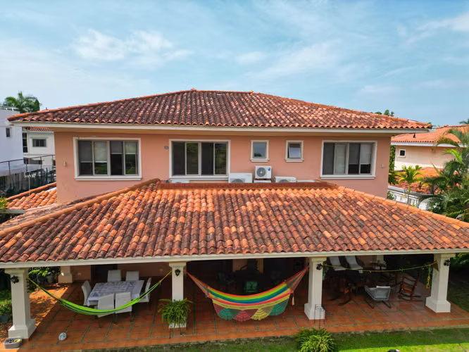 Alquiler de Casa en Costa del Este, Residencial Begonias, 500m2 de construcción y 960m2 de terreno