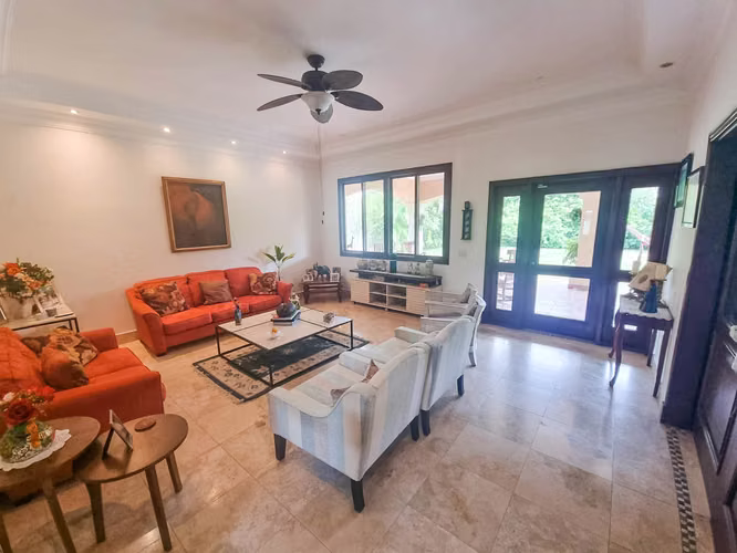 Alquiler de Casa en Costa del Este, Residencial Begonias, 500m2 de construcción y 960m2 de terreno
