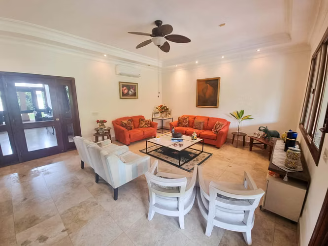 Alquiler de Casa en Costa del Este, Residencial Begonias, 500m2 de construcción y 960m2 de terreno