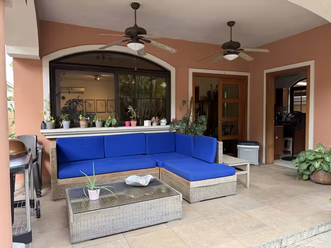 Se vende casa en Costa Sur.