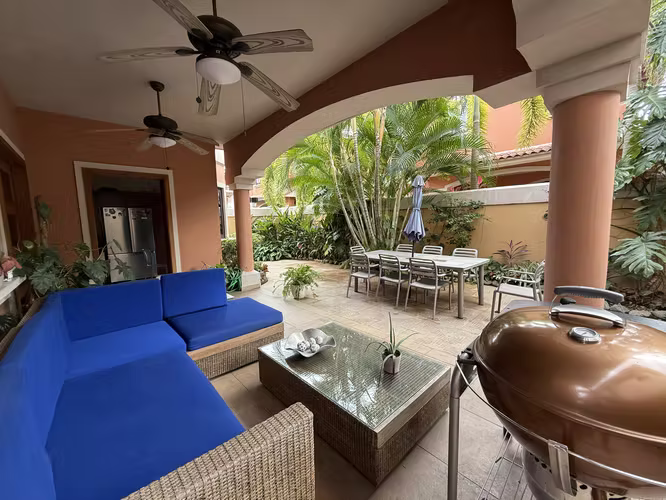 Se vende casa en Costa Sur.