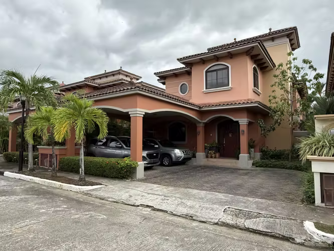 Se vende casa en Costa Sur.