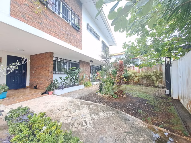 VENTA CASA EL CARMEN BELLA VISTA PANAMÁ ID 7105