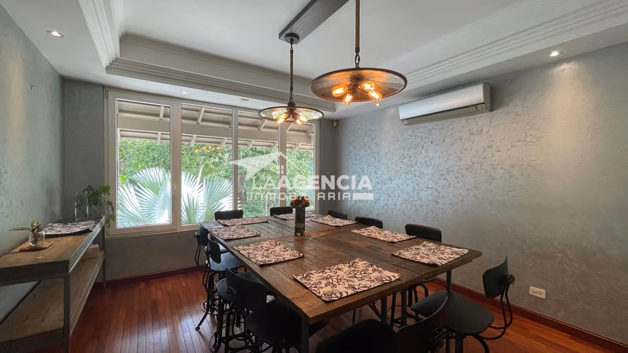 Clayton, Alquiler de Casa Unifamiliar remodelada con amplia terraza y jardín