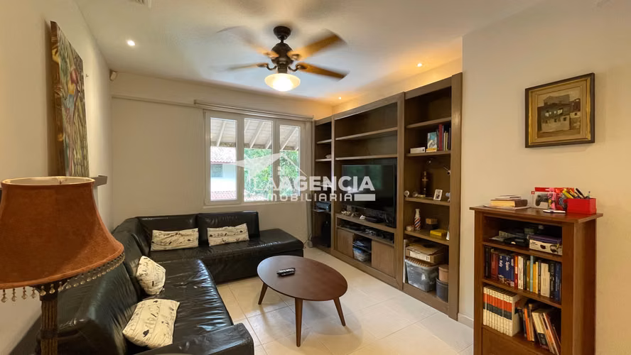 Clayton, Alquiler de Casa Unifamiliar remodelada con amplia terraza y jardín