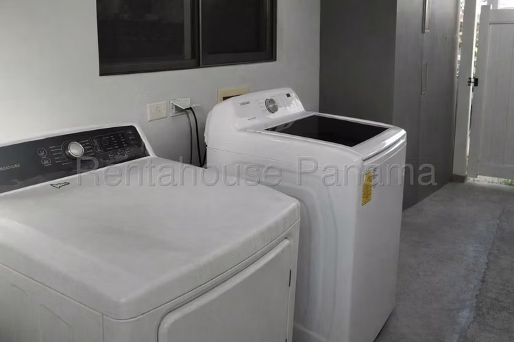 Casa en Venta en Paseo del Norte 26*7354Mfk