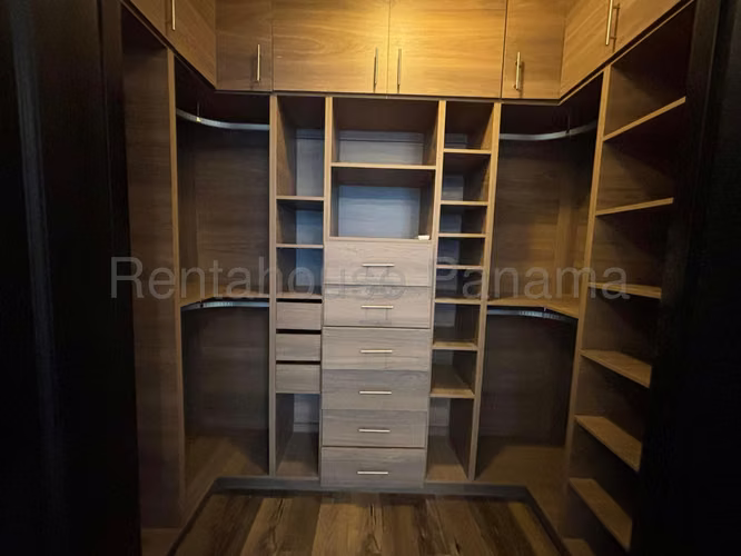 Se Vende Apartamento en Las Loma LA26-7739