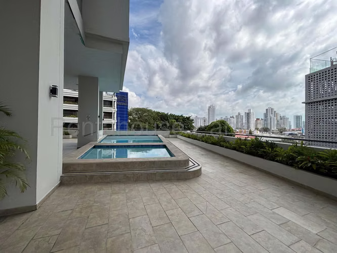 Se Vende Apartamento en Las Loma LA26-7739