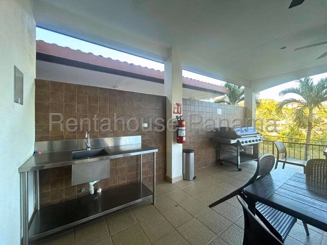 Se Vende Apartamento en Albrook LA26-7716