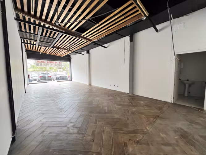 Santa Elena Strip Mall: Locales Comerciales en el Corazón de San Francisco - AF