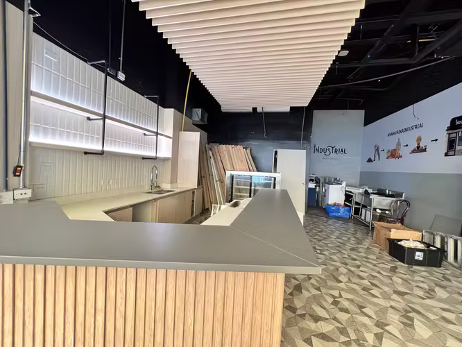 Santa Elena Strip Mall: Locales Comerciales en el Corazón de San Francisco - AF