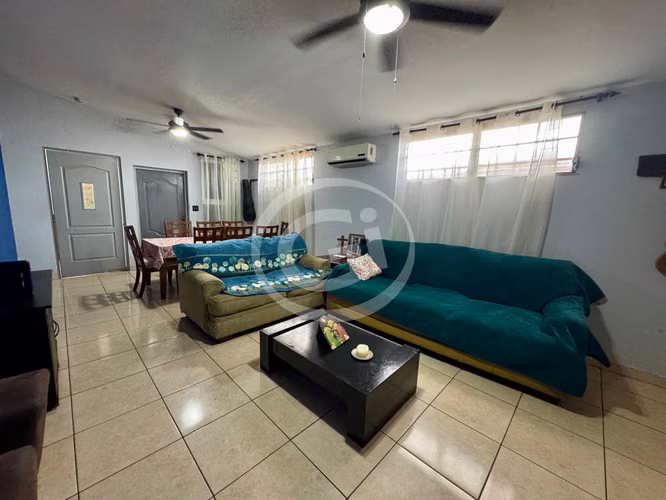Venta Casa con Apartamento Anexo - Brisas del Golf