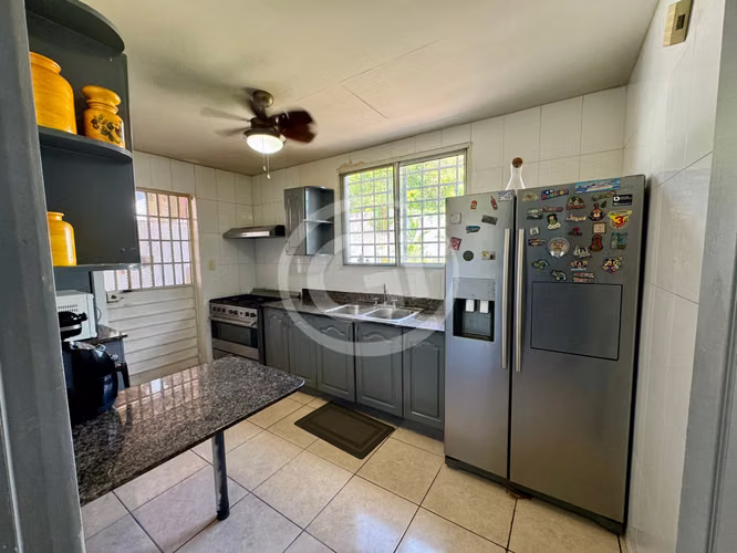 Venta Casa con Apartamento Anexo - Brisas del Golf