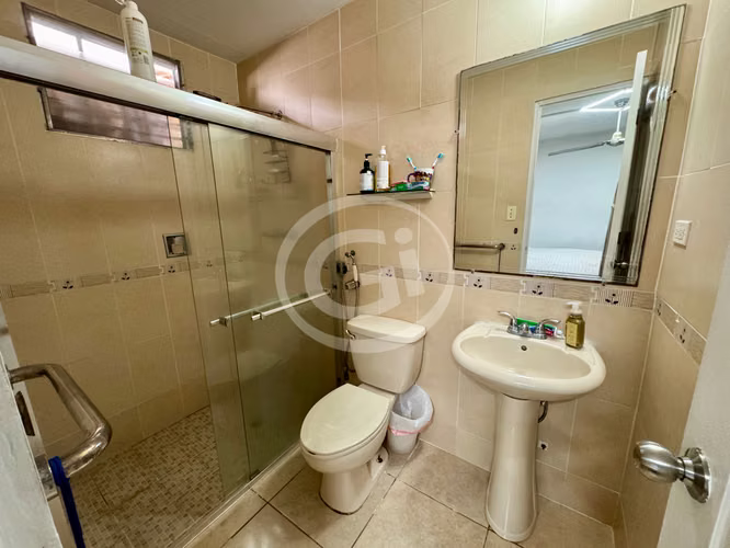 Venta Casa con Apartamento Anexo - Brisas del Golf