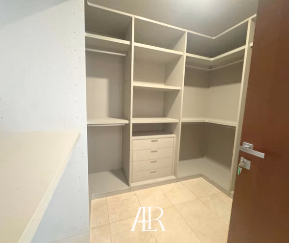 Vendo apartamento con Línea Blanca, PH Albatross Santa María