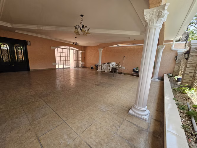 CASA 3R4B2P AMPLIO CON LINEA BLANCA EN CONDADO 1800