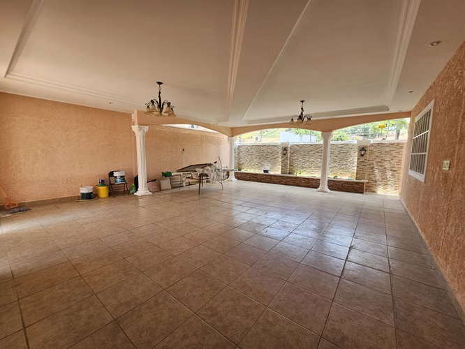 CASA 3R4B2P AMPLIO CON LINEA BLANCA EN CONDADO 1800