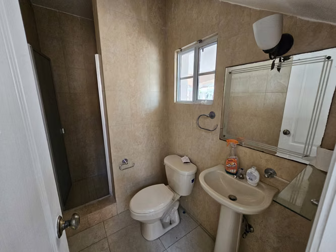 CASA 3R4B2P AMPLIO CON LINEA BLANCA EN CONDADO 1800