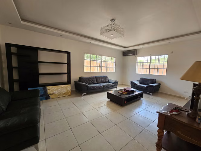 CASA 3R4B2P AMPLIO CON LINEA BLANCA EN CONDADO 1800