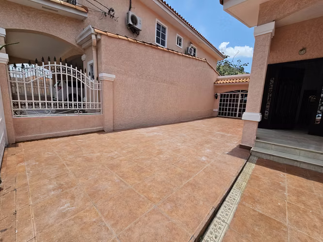 CASA 3R4B2P AMPLIO CON LINEA BLANCA EN CONDADO 1800