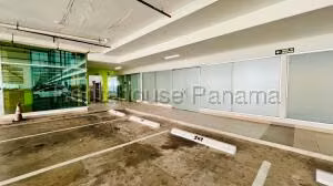 Alquiler de Local Comercial con 194m2 en Albrook PH Terrazas de Albrook 26-7617SR