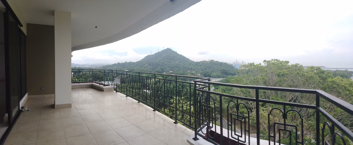 SE VENDE APARTAMENTO EN AMADOR HEIGHTS