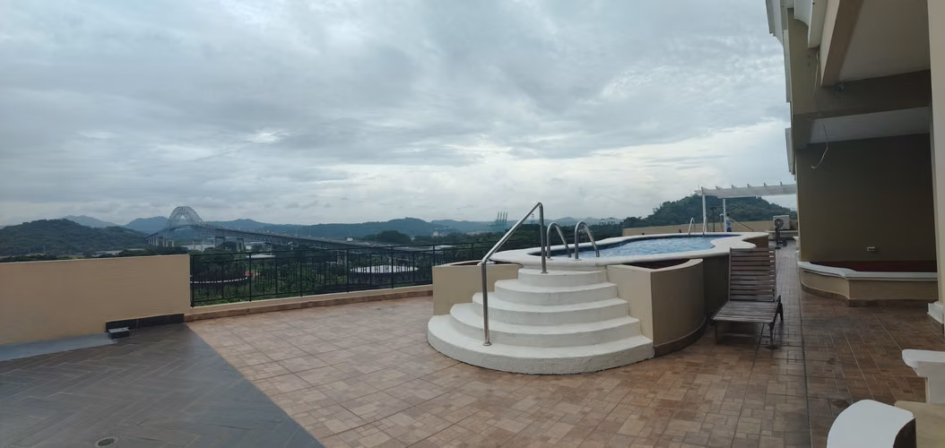 SE VENDE APARTAMENTO EN AMADOR HEIGHTS