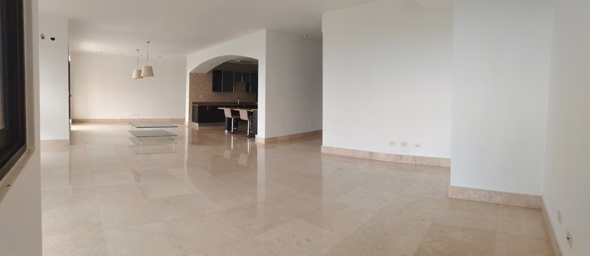 SE VENDE APARTAMENTO EN AMADOR HEIGHTS