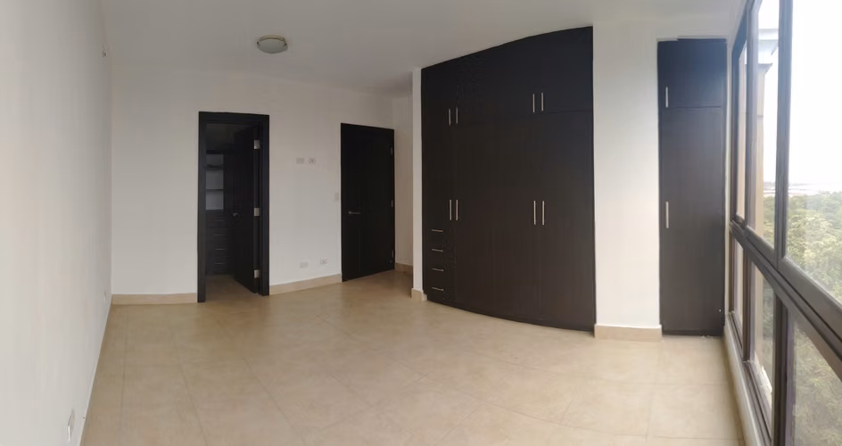 SE VENDE APARTAMENTO EN AMADOR HEIGHTS