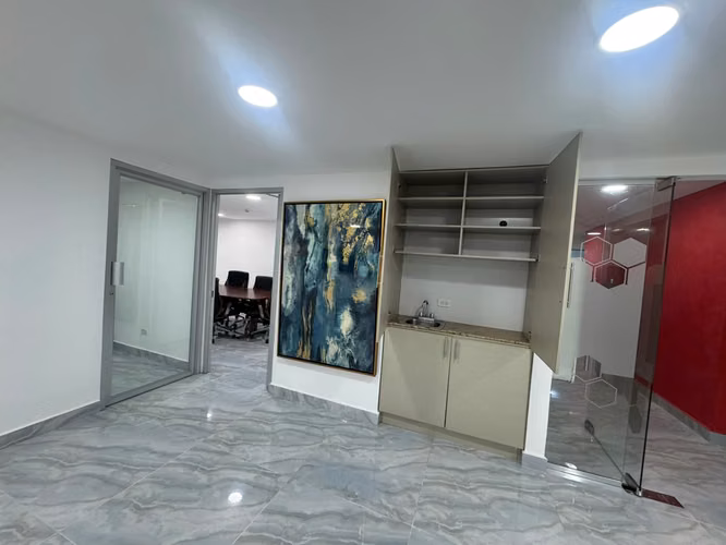 Oficina en Alquiler | Edificio Comosa | $900 Lista para Ocupar | Ubicación Estratégica - Imagen 2