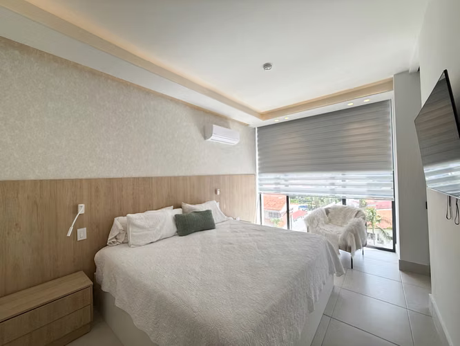 Apartamento de 2 Recámaras Renovado en Venta en Coco del Mar - Imagen 9