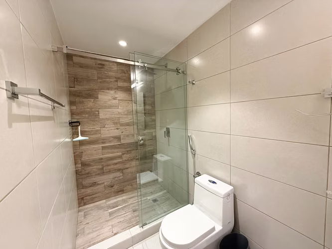 Apartamento de 2 Recámaras Renovado en Venta en Coco del Mar - Imagen 13