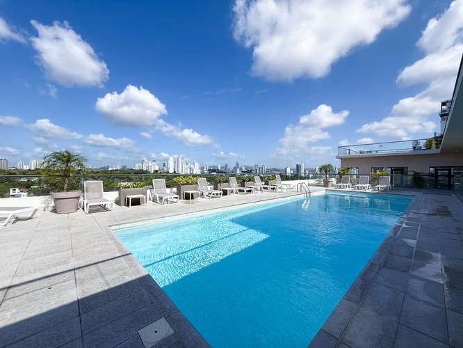 Apartamento de 2 Recámaras Renovado en Venta en Coco del Mar - Imagen 15