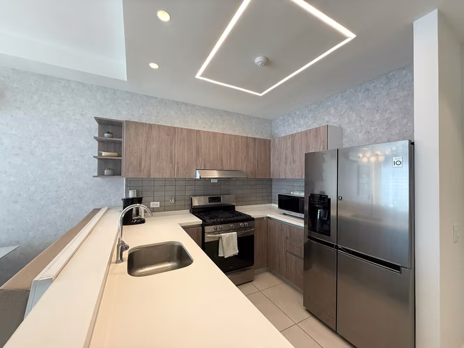 Apartamento de 2 Recámaras Renovado en Venta en Coco del Mar - Imagen 3