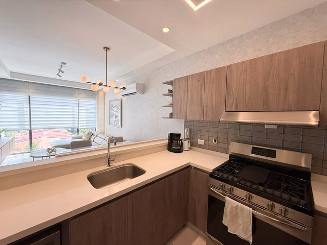 Apartamento de 2 Recámaras Renovado en Venta en Coco del Mar - Imagen 5