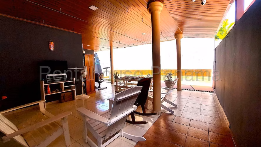 Vendo Casa de 300 m² en Brisas Del Golf 26-7056GG