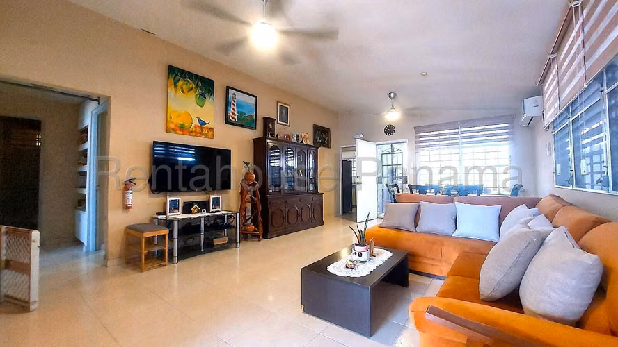 Vendo Casa de 300 m² en Brisas Del Golf 26-7056GG