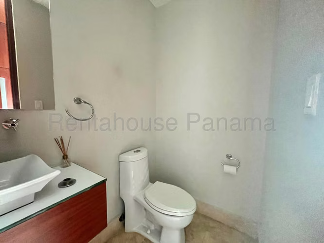Vendo Apartamento de 178 m² en PH Loft Four 41, Punta Pacifica 26-4453GG