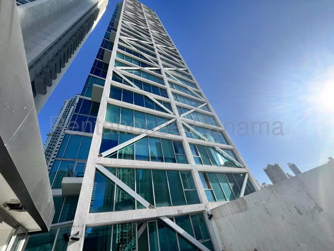 Vendo Apartamento de 178 m² en PH Loft Four 41, Punta Pacifica 26-4453GG