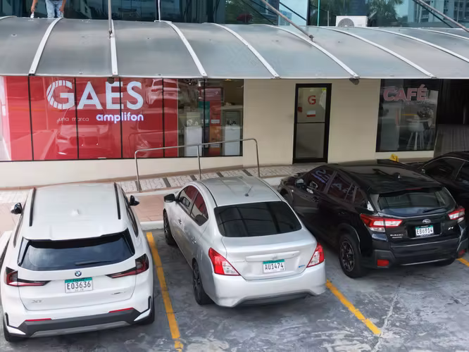 Venta de Local Comercial en Marbella, Royal Center, 152m²