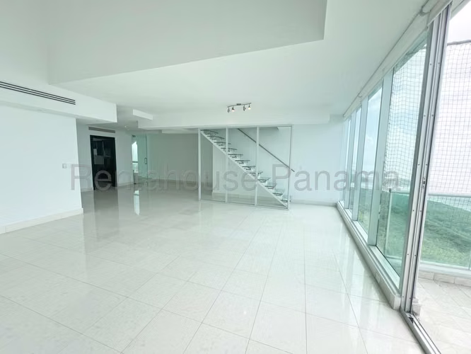 Se Vende Apartamento en Costa del Este LA26-5365
