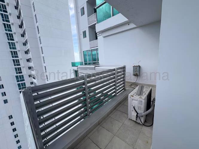 Se Vende Apartamento en Costa del Este LA26-5365