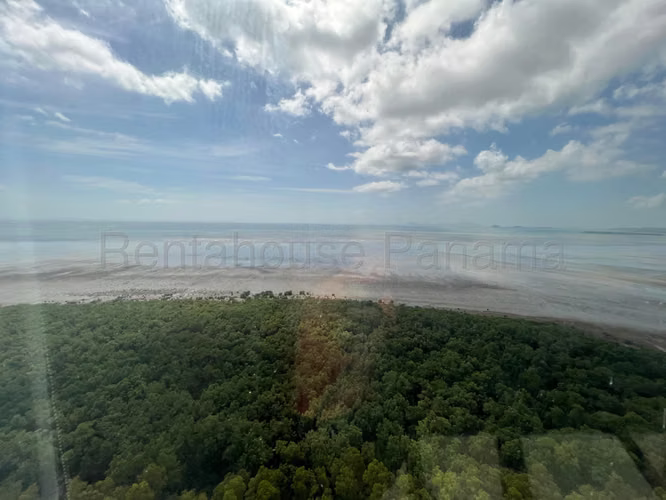 Se Vende Apartamento en Costa del Este LA26-5365