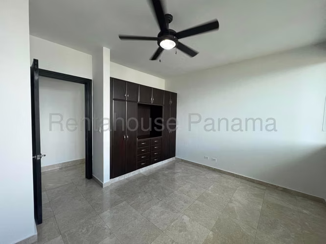 Se Vende Apartamento en Costa del Este LA26-5365