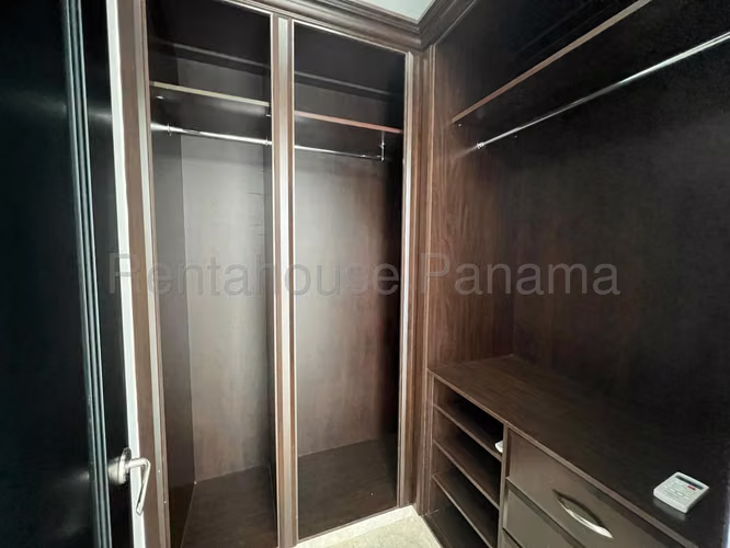 Se Vende Apartamento en Costa del Este LA26-5365