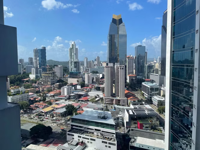 Se Vende Apartamento en Avenida Balboa LA26-7809