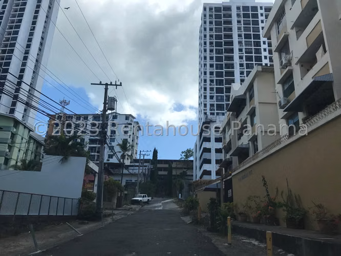 Se Vende Apartamento en Carrasquilla LA26-7807