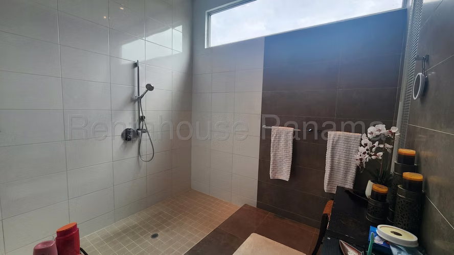 Se Vende Casa en Altos del Golf MDV26-7823
