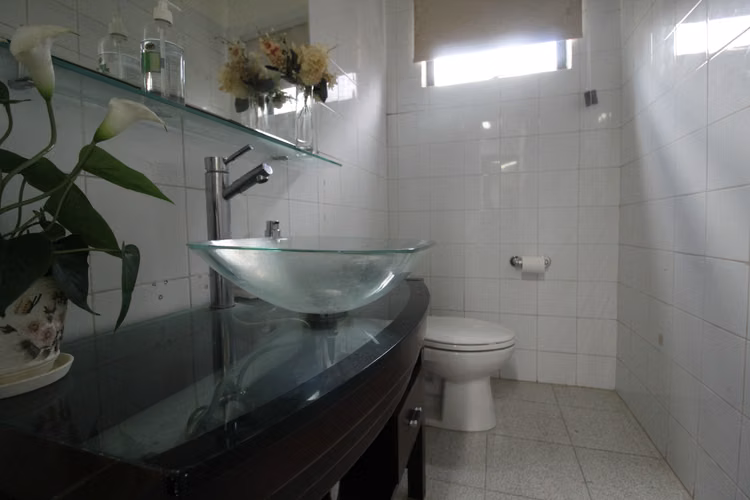 25-8916RG Marbella: Oficina Consultorio Local en Venta Royal Center.